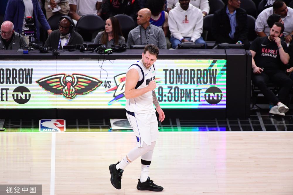 两队的交锋 两队的交锋