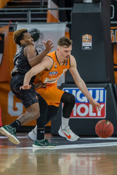 岁月无法击 岁月无法击